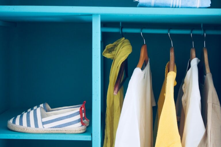 Photo Neatly organized closet